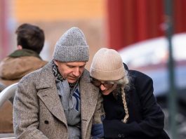U starijim ženama traži zamenu za majku, želi da ga gleda kao “malog dečaka”: Ljubavni život poznatog glumca šokira