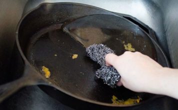 Izgrebana tava može ponovno izgledati kao nova sa samo jednim uobičajenim kuhinjskim predmetom koji svi posjeduju.