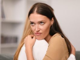 7 rečenica koje odaju zavidne ljude: Ovo je dokaz da ne mogu očima da vas gledaju