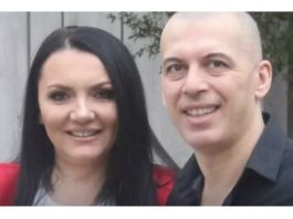 Topalkova supruga više ne liči na sebe, BRUKA PORODICU: Zbog estetskih intervencija postala je kćerkina kopija