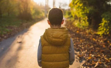 Psiholog tvrdi: Ova osoba je važna za dijete isto kao i majka – a nije otac