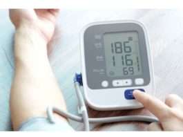 POGREŠNO MJERENJE KRVNOG PRITISKA SKORO GA KOŠTALO ŽIVOTA: Čak 90 odsto ljudi pravi ovu grešku i kvari rezultat