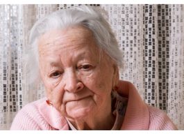 Na samrti mi je majka rekla jezivu tajnu dugu 70 godina: Kad sam otišla kasnije na groblje, utrnula sam od šok prizora