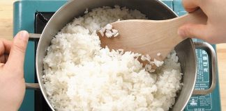 Više ne kuvam pirinač u vodi, ovo je savršeno: Jedan trik kuvara i nikada niste jeli bolji prilog – PREPORUČITE SVIMA!