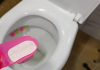 Sipajte u WC šolju, skinite žute mrlje, zablistaće i MIRISATI KAO NIKADA
