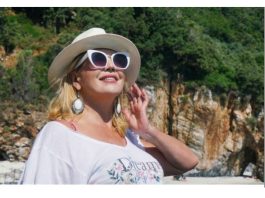 Pogled zbog kog kuća vredi čitavo bogatstvo: Suzana Mančić i Simeon Ocomokos otvorili vrata svog doma u Grčkoj! – Zavirite u njihov RAJ