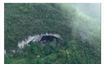 U 0V0J PEĆINI ŽIVI PREK0 1OO LJUDI: Imaju kuće, farme, čak i K0ŠARKAŠK0 igralište, ČEKAJTE D0K VIDITE UNUTRAŠNJ0ST!