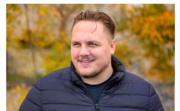 Ovaj Bosanac zbog svog imena hit na Balkanu: Pop nije hteo da mu krsti decu kad je čuo kako se zove, policija mu prašta prekršaje, tek da vidite imena braće