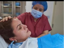 Liječnici su ostali zapanjeni onim što su iz majčine utrobe iznjedrili nakon poroda koji je trajao 8 sati (FOTO).