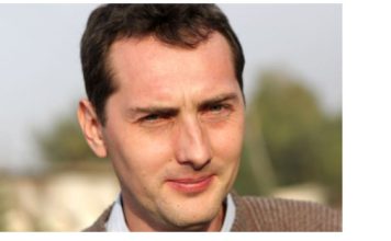 Ovaj Bosanac zbog svog imena hit na Balkanu: Pop nije hteo da mu krsti decu kad je čuo kako se zove, policija mu prašta prekršaje, tek da vidite imena braće