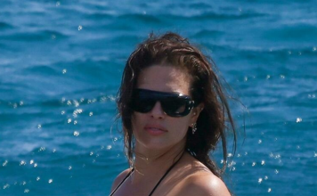 Ima 100 kg, a u providnoj haljini izgleda kao boginja! Vidi se celulit, gaćice i veći stomak, a kažu da nema lepše žene