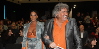 Gladovao, grejao vodu da bi se kupao, pa podigao vilu s crkvom u vrtu: Sad živi u luksuzu s 20 godina mlađom…