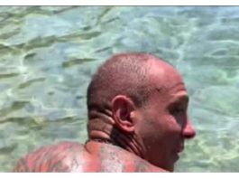 Bio sam u Grčkoj, a kada sam IZAŠAO IZ MORA SA OVIM NA LEĐIMA ljudi su bežali od mene i vrištali: Snimak zbog kog je internet POLUDEO – i jeziv i neverovatan u isto vreme