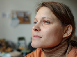 Žena iz Jagodine u dedinoj kući pronašla papir koji je čuvao porodičnu tajnu: Za misteriju njene majke ni otac nije znao, a od tog dana traga za ovim čovekom