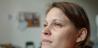 Žena iz Jagodine u dedinoj kući pronašla papir koji je čuvao porodičnu tajnu: Za misteriju njene majke ni otac nije znao, a od tog dana traga za ovim čovekom