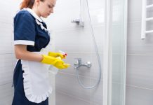 Odvod u tuš-kabini otčrpićete začas uz pomoć samo 1 sastojka iz kuhinje: Jeftina namirnice koja čisti i najtvrdokorniju prljavštinu