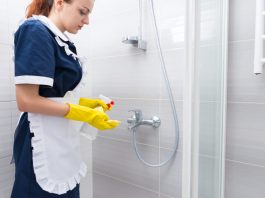 Odvod u tuš-kabini otčrpićete začas uz pomoć samo 1 sastojka iz kuhinje: Jeftina namirnice koja čisti i najtvrdokorniju prljavštinu