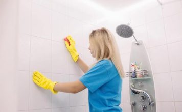 Svi hvale sirće, ali ovo je veća moć: Čudo koje je čekalo uklonilo je prljavštinu i plijesan u 20 godina starom kupatilu za samo nekoliko sati