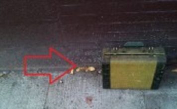 Neko je ostavio stari kofer ispred njene kuće: Ostala je bez teksta kada je pogledala šta je unutra