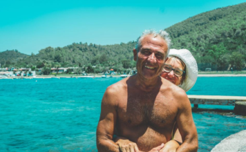 “Bio sam na najvećem nudističkom kruzeru na svetu, ne sluteći da će oko mene biti gej muškarci: Kad je kapetan rekao da se skinemo, usledio je šok”