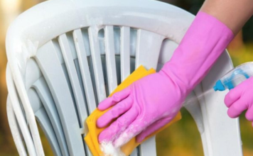 Kako najlakše očistiti bele plastične stolice? Trikovi uz koje će blistati kao da su sada stigle iz fabrike