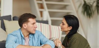 Ako vam partner postavi 5 pitanja, nije vam veran: Terapeuti otkrili kako ispituje teren osoba koja vara Ako vam partner postavi 5 pitanja, nije vam veran: Terapeuti otkrili kako ispituje teren osoba koja vara - featured image