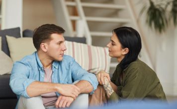 Ako vam partner postavi 5 pitanja, nije vam veran: Terapeuti otkrili kako ispituje teren osoba koja vara Ako vam partner postavi 5 pitanja, nije vam veran: Terapeuti otkrili kako ispituje teren osoba koja vara - featured image