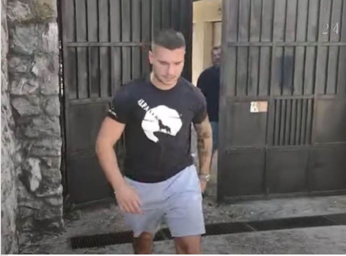 Majka Bogdane Ražnatović se nadala divnim zetovima, a evo šta joj je Mirko Šijan priredio u Titelu! Porodici SRCE SLOMLJENO (FOTO) - featured image Majka Bogdane Ražnatović se nadala divnim zetovima, a evo šta joj je Mirko Šijan priredio u Titelu! Porodici SRCE SLOMLJENO (FOTO) - featured image