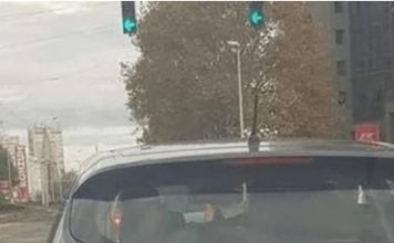 Jedan čovek je samo dodao 2 slova uz marku svog auta i nasmejao ceo Balkan do suza (foto) Jedan čovek je samo dodao 2 slova uz marku svog auta i nasmejao ceo Balkan do suza (foto) - featured image