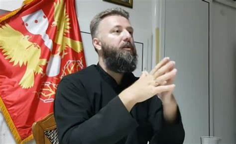 (VIDEO) “Na grobu NE PALITE CIGARETU i ne nosite plastično cvijeće” Otac Predrag Popović o greškama koje svi čine odlaskom na groblje - featured image (VIDEO) “Na grobu NE PALITE CIGARETU i ne nosite plastično cvijeće” Otac Predrag Popović o greškama koje svi čine odlaskom na groblje - featured image