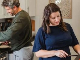 Žena podijelila neobično iskustvo: “Napravila sam pitu i tako saznala da me muž vara” Žena podijelila neobično iskustvo: “Napravila sam pitu i tako saznala da me muž vara” - featured image