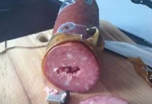 Pronašla sam USB u običnoj kobasici — u početku sam mislila da je slučajnost, dok nisam proverila šta se nalazi unutra. Pronašla sam USB u običnoj kobasici — u početku sam mislila da je slučajnost, dok nisam proverila šta se nalazi unutra. - featured image