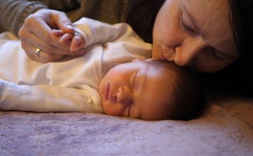 “Postavila sam kamere po celoj kući, a kad sam videla šta dadilja radi mom detetu zaprepastila sam se” “Postavila sam kamere po celoj kući, a kad sam videla šta dadilja radi mom detetu zaprepastila sam se” - featured image