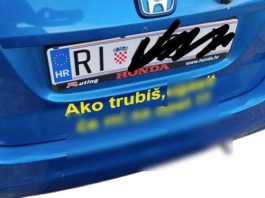 Riječanka je stavila genijalan natpis na svoj auto, nakon ovog joj više nitko ne trubi Riječanka je stavila genijalan natpis na svoj auto, nakon ovog joj više nitko ne trubi - featured image