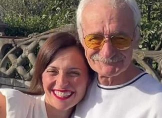 Godinama tražila biološke roditelje, pa oca pronašla na Fejsbuku: ŠOKIRALA se kada je saznala da su prijatelji, a reakcija majke je sve iznenadila Godinama tražila biološke roditelje, pa oca pronašla na Fejsbuku: ŠOKIRALA se kada je saznala da su prijatelji, a reakcija majke je sve iznenadila - featured image