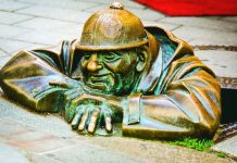 Nesrećno zaljubljeni čistač šahtova: U Bratislavi nalazi se Čumil, koji već skoro tri decenije fascinira turiste, a njegova ljubavna priča jako je zanimljiva