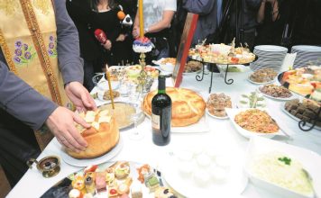 Počela je sezona slava, ispoštujte običaje: Na slavu se ne zove, već je kuća otvorena za svakoga, a ovo je prava suština Počela je sezona slava, ispoštujte običaje: Na slavu se ne zove, već je kuća otvorena za svakoga, a ovo je prava suština - featured image