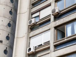 Stanari se žalili na smrad, a kad je policija ušla u stan komšinice zatekli jeziv prizor kao iz horor filma Stanari se žalili na smrad, a kad je policija ušla u stan komšinice zatekli jeziv prizor kao iz horor filma - featured image