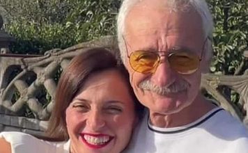 Godinama tražila biološke roditelje, pa oca pronašla na Fejsbuku: ŠOKIRALA se kada je saznala da su prijatelji, a reakcija majke je sve iznenadila Godinama tražila biološke roditelje, pa oca pronašla na Fejsbuku: ŠOKIRALA se kada je saznala da su prijatelji, a reakcija majke je sve iznenadila - featured image