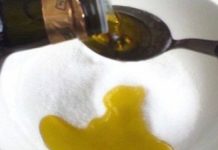 POMIJEŠAJTE MASLINOVO ULJE I SO: Bolove nećete osjetiti narednih nekoliko godina POMIJEŠAJTE MASLINOVO ULJE I SO: Bolove nećete osjetiti narednih nekoliko godina - featured image