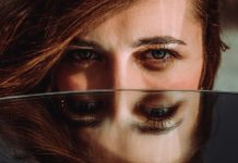 6 ZNAKOVA DA VAM OSOBA ŽELI ZLO: Možda može da se prikrije, ali po jednoj stvari ćete uvek lako da je prepoznate 6 ZNAKOVA DA VAM OSOBA ŽELI ZLO: Možda može da se prikrije, ali po jednoj stvari ćete uvek lako da je prepoznate - featured image