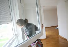 Ako je napolju previše hladno, stavite ovo na prozore i vaš dom će se UGRIJATI za nekoliko minuta Ako je napolju previše hladno, stavite ovo na prozore i vaš dom će se UGRIJATI za nekoliko minuta - featured image