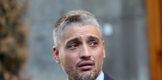 Spojila ih Ružica Đinđić, dobili 4 dece, pa doživeli nasilje i krah: Evo koja žena je razlog kraha braka Čede Jovanovića! Kad vidite o kome se radi neće vam bit dobro! Spojila ih Ružica Đinđić, dobili 4 dece, pa doživeli nasilje i krah: Evo koja žena je razlog kraha braka Čede Jovanovića! Kad vidite o kome se radi neće vam bit dobro! - featured image