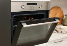 Rerna će biti BEZ masnoće ako je čistite jednim svakodnevnim predmetom – nije soda, a nije ni sirće Rerna će biti BEZ masnoće ako je čistite jednim svakodnevnim predmetom – nije soda, a nije ni sirće - featured image