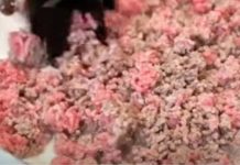 ZAŠTO SE PRVO PRŽI MLJEVENO MESO, PA SE TEK ONDA DODAJE CRNI LUK? Kuvarica otkrila tajnu, LJUDI ZINULI OD ŠOKA ZAŠTO SE PRVO PRŽI MLJEVENO MESO, PA SE TEK ONDA DODAJE CRNI LUK? Kuvarica otkrila tajnu, LJUDI ZINULI OD ŠOKA - featured image