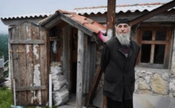 Kada vam neka osoba čini zlo i nanosi vam veliku bol, uradite samo ovu stvar i ponovo ćete naći svoj put ka sreći: Moćan savet monaha sa Svete Gore Kada vam neka osoba čini zlo i nanosi vam veliku bol, uradite samo ovu stvar i ponovo ćete naći svoj put ka sreći: Moćan savet monaha sa Svete Gore - featured image