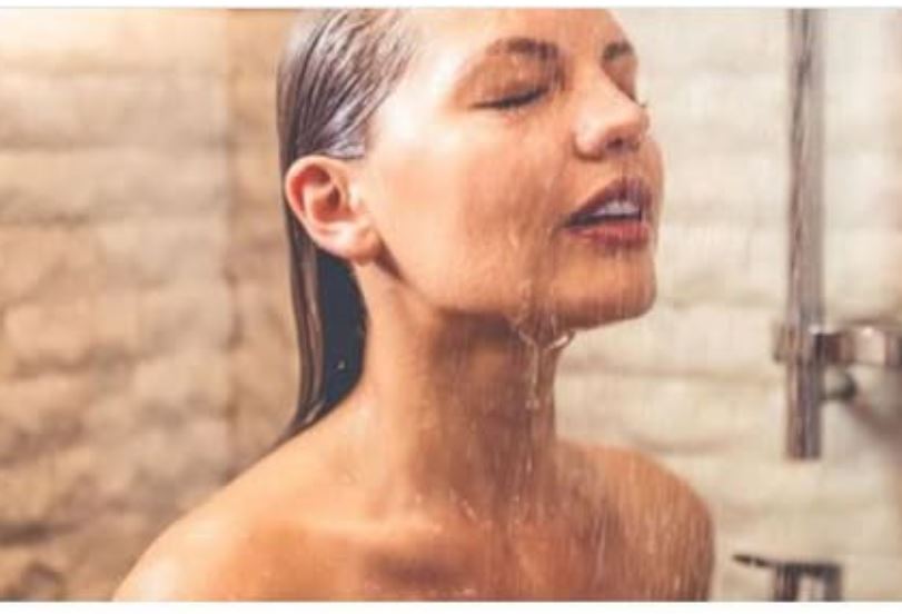 STALNO SE TUŠIRAMO, A 1 DEO TELA NIKO NE PERE: Leglo je PRLJAVŠTE, ovo je jedini pravilan način da ga DOBRO očistite - featured image STALNO SE TUŠIRAMO, A 1 DEO TELA NIKO NE PERE: Leglo je PRLJAVŠTE, ovo je jedini pravilan način da ga DOBRO očistite - featured image