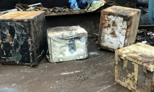 Ova je obitelj 30 godina ignorirala tešku kutiju – ono što su pronašli unutra ostavilo ih je bez teksta - featured image Ova je obitelj 30 godina ignorirala tešku kutiju – ono što su pronašli unutra ostavilo ih je bez teksta - featured image