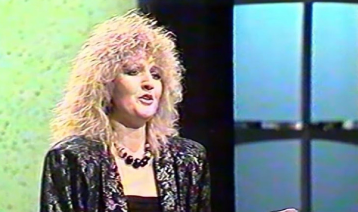 Pre 40 godina snimila je duet s Halidom Bešlićem, predvidela njegovu smrt i otkrila šta joj je poslednji put rekao: Muž joj umro na rukama, doživela tragedije - featured image Pre 40 godina snimila je duet s Halidom Bešlićem, predvidela njegovu smrt i otkrila šta joj je poslednji put rekao: Muž joj umro na rukama, doživela tragedije - featured image