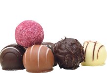 Kupac pazario čokoladne bombone, pa mu se zgadio život! Nije za one sa slabim želucem! (VIDEO)